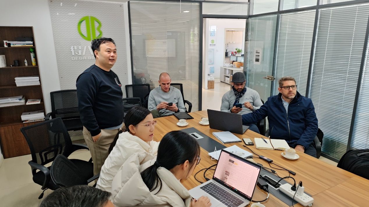 Mga Kliyente ng Paraguayan Bumisita sa Deba Brothers, Lubos na Inaprubahan ang 12,000-Sow Pig Farm Plan at Lakas ng Produkto